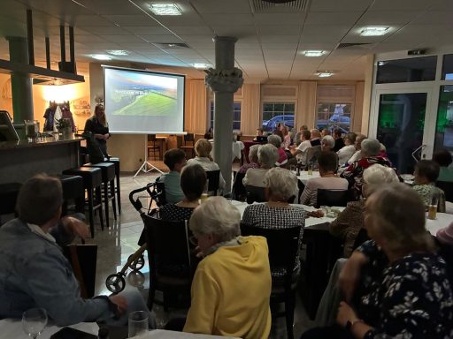 Rund 60 Teilnehmerinnen füllen den Saal