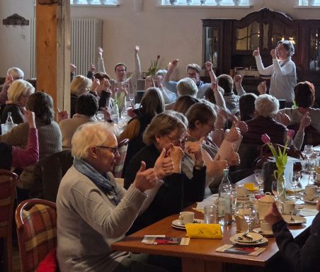 Beim Lachyoga kann man sich entspannen