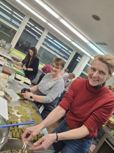 Gemeinsam kochen ist anders als zu Hause